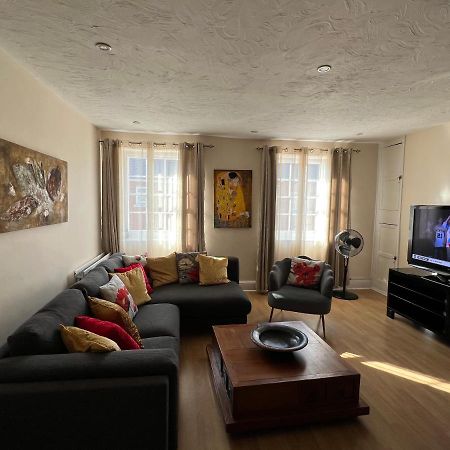 Stay In Yeovil Town Centre, Large 2 Bd Apt With Parking, Sleeps 4 Ngoại thất bức ảnh