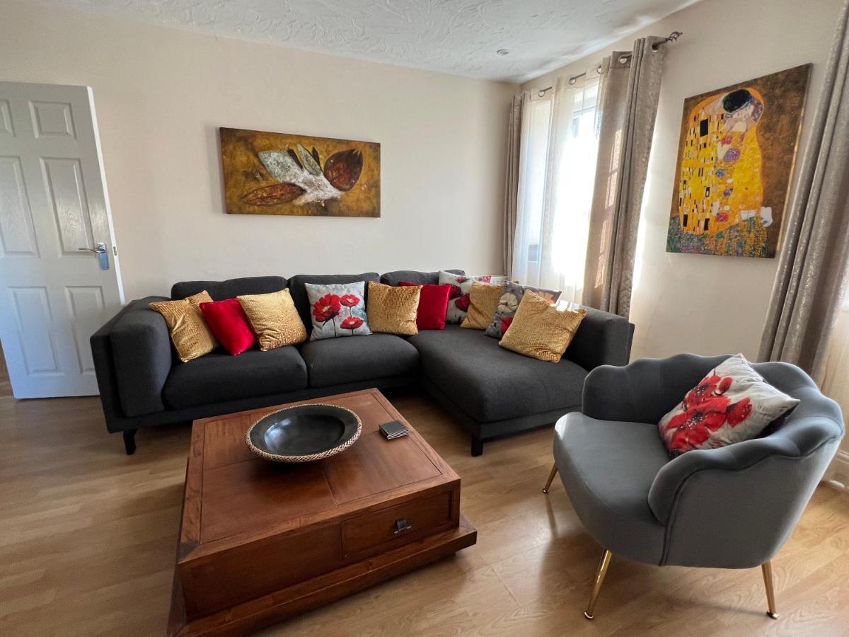 Stay In Yeovil Town Centre, Large 2 Bd Apt With Parking, Sleeps 4 Ngoại thất bức ảnh