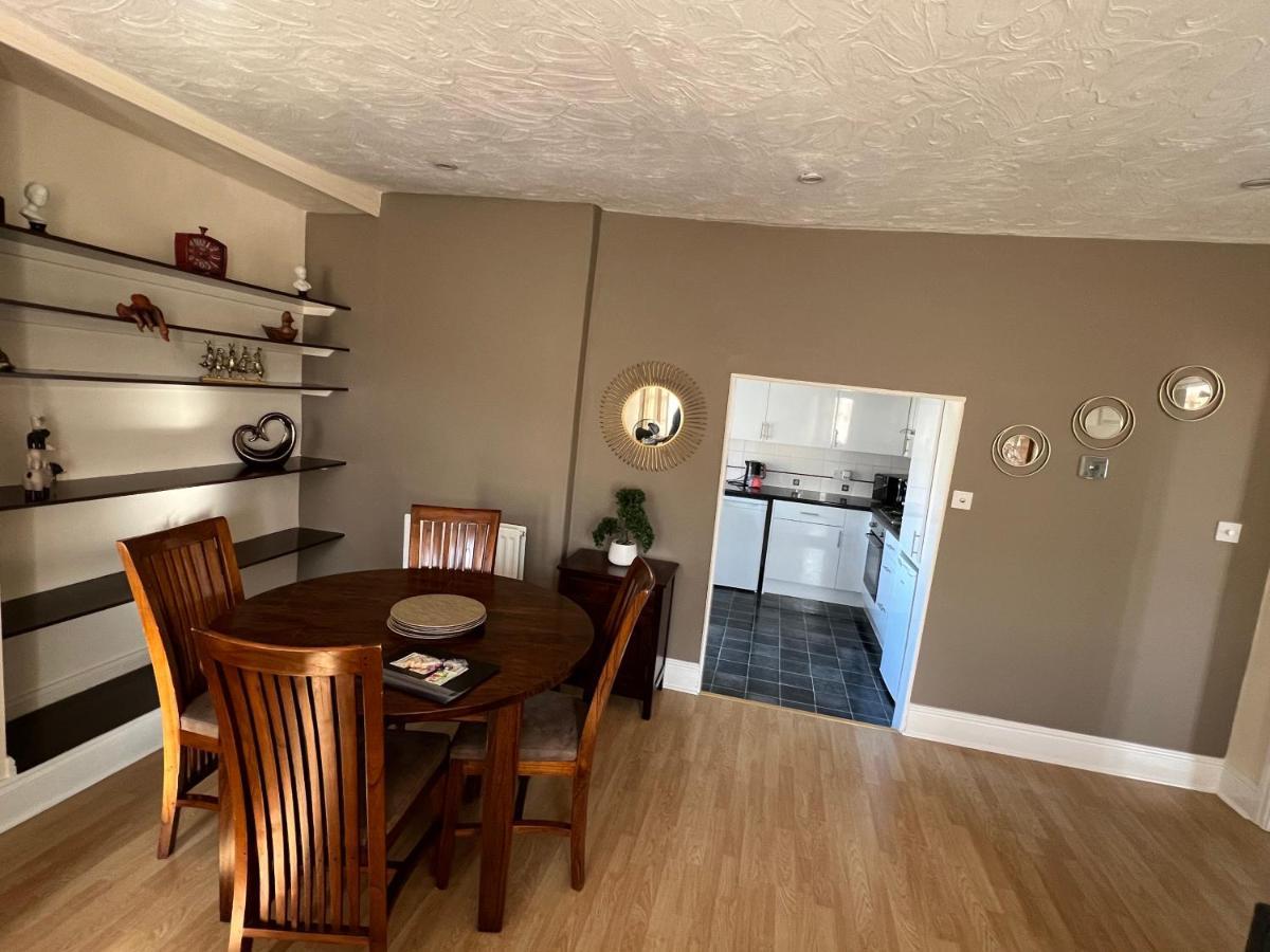 Stay In Yeovil Town Centre, Large 2 Bd Apt With Parking, Sleeps 4 Ngoại thất bức ảnh