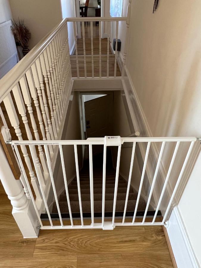 Stay In Yeovil Town Centre, Large 2 Bd Apt With Parking, Sleeps 4 Ngoại thất bức ảnh