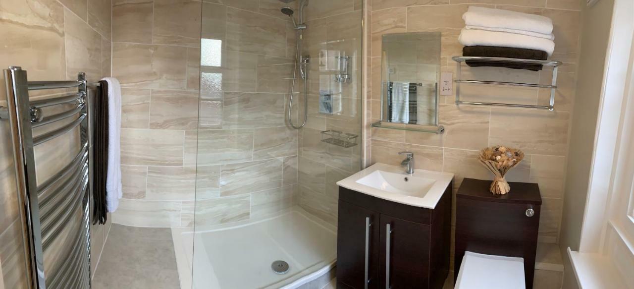 Stay In Yeovil Town Centre, Large 2 Bd Apt With Parking, Sleeps 4 Ngoại thất bức ảnh